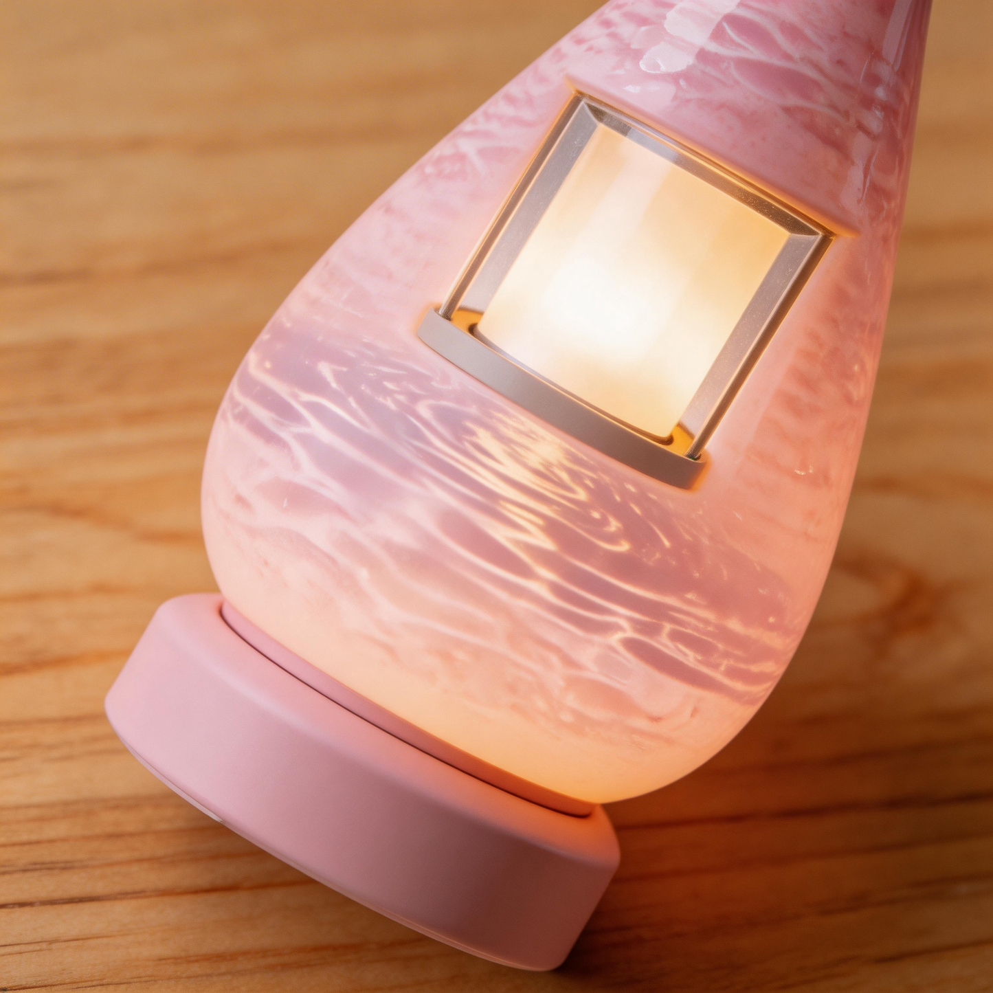 Coral Camping Lantern | Retro Style | Reliable Light for Outdoor Adventures