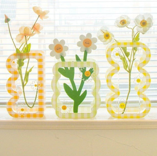 Plaid Wavy Acrylic Vase